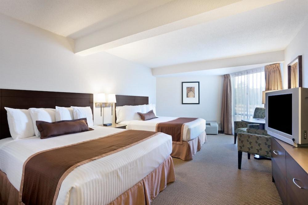 מלון Ramada By Wyndham קמלופס מראה חיצוני תמונה