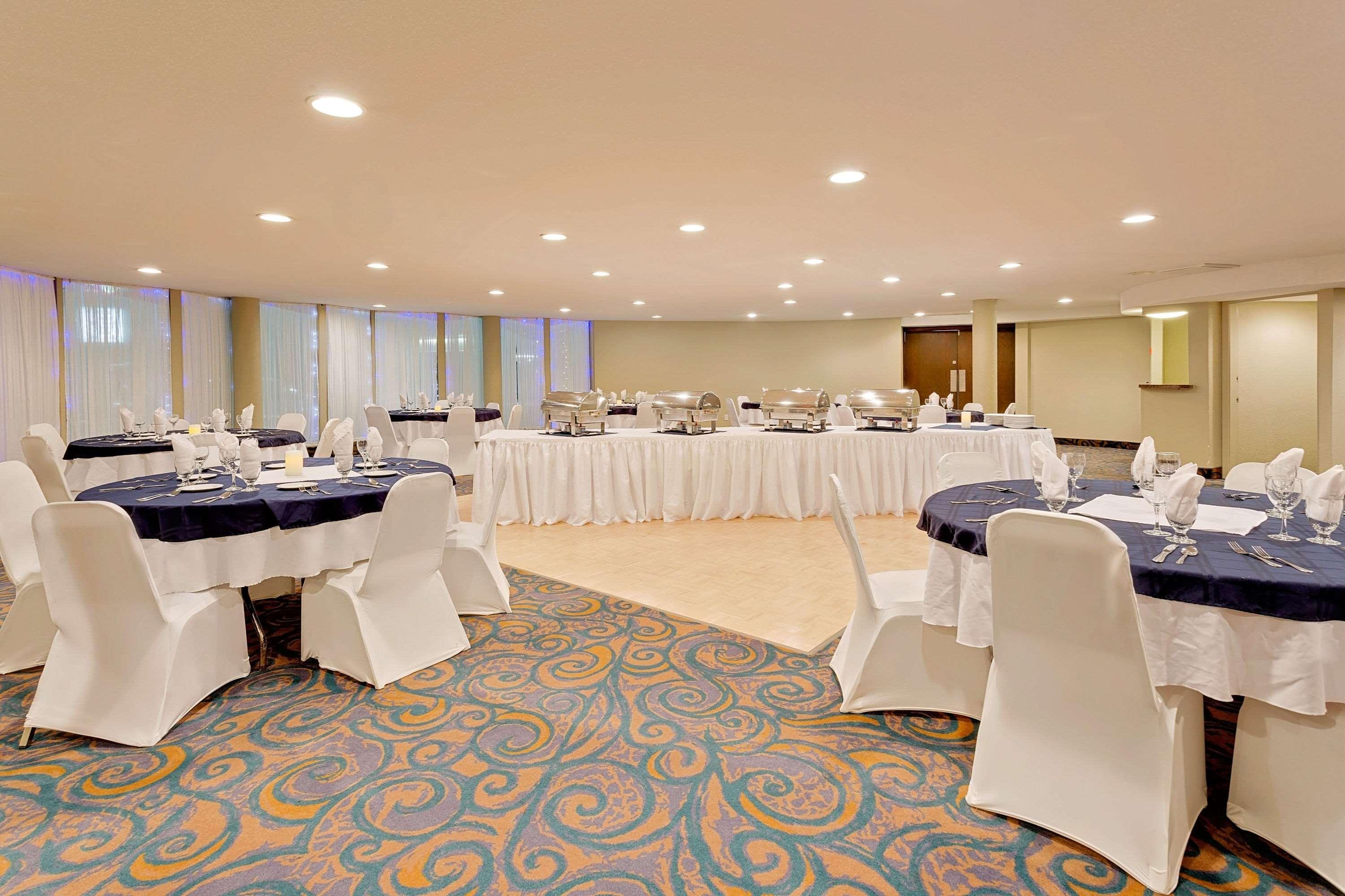 מלון Ramada By Wyndham קמלופס מראה חיצוני תמונה