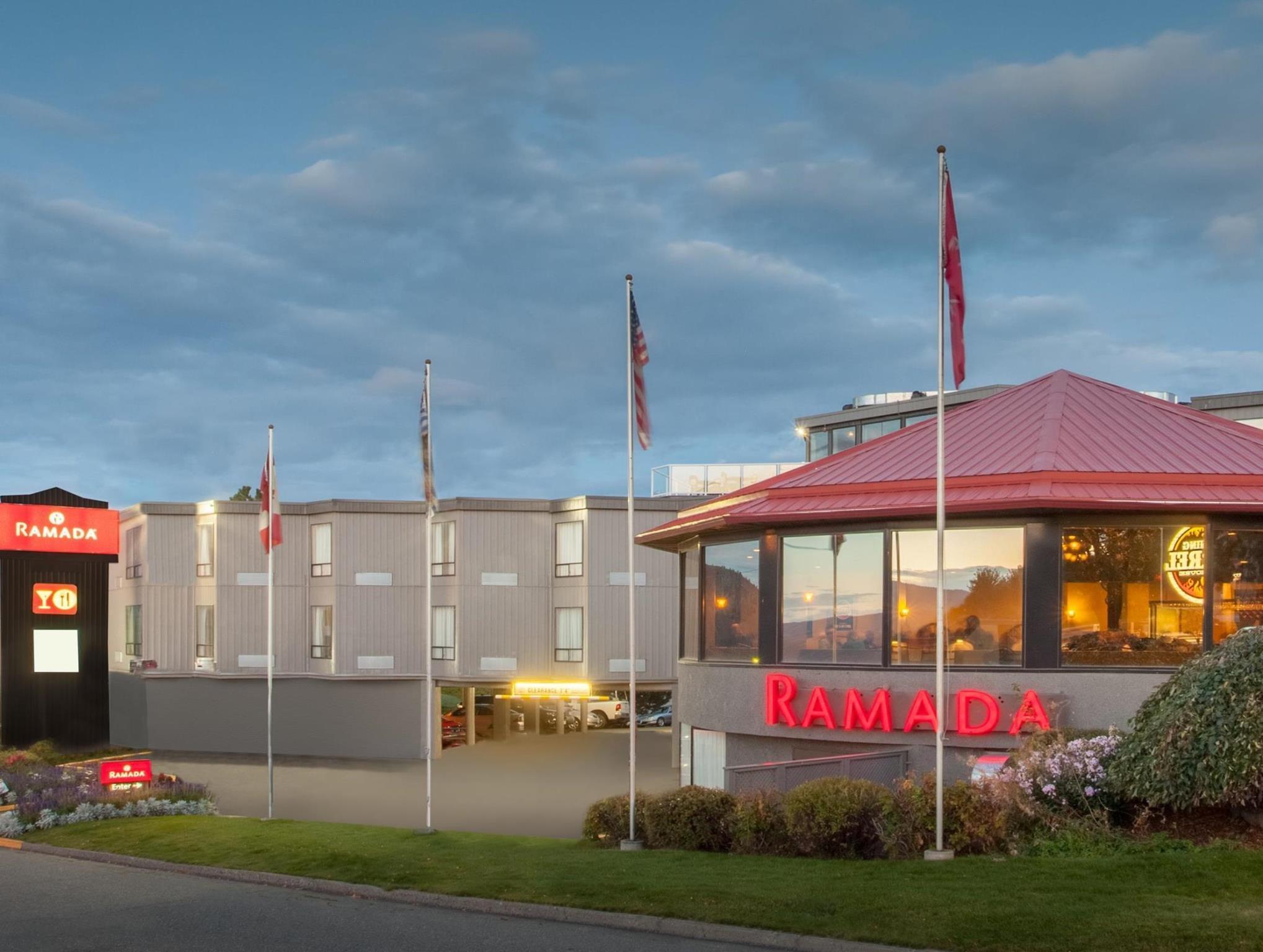 מלון Ramada By Wyndham קמלופס מראה חיצוני תמונה