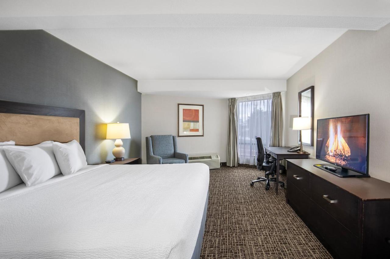 מלון Ramada By Wyndham קמלופס מראה חיצוני תמונה