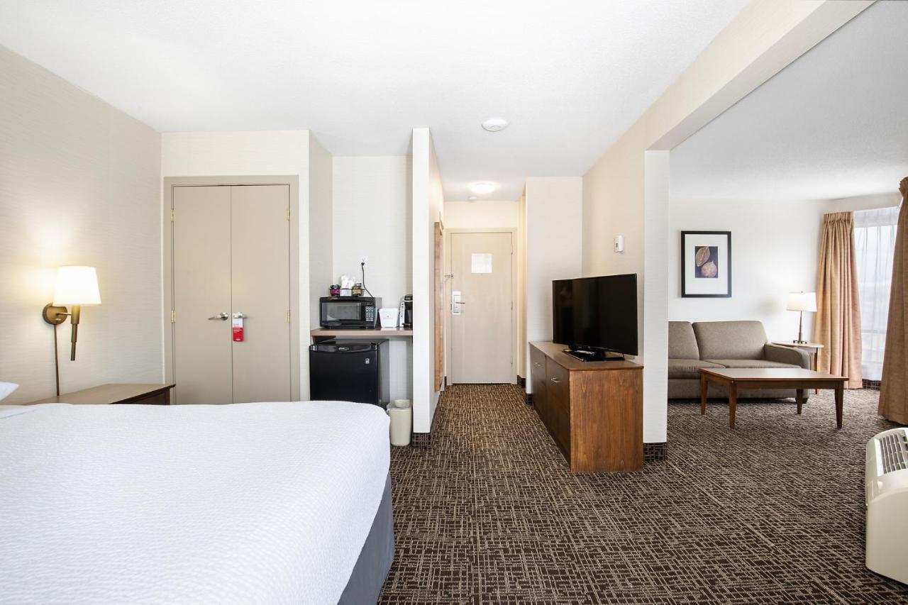 מלון Ramada By Wyndham קמלופס מראה חיצוני תמונה