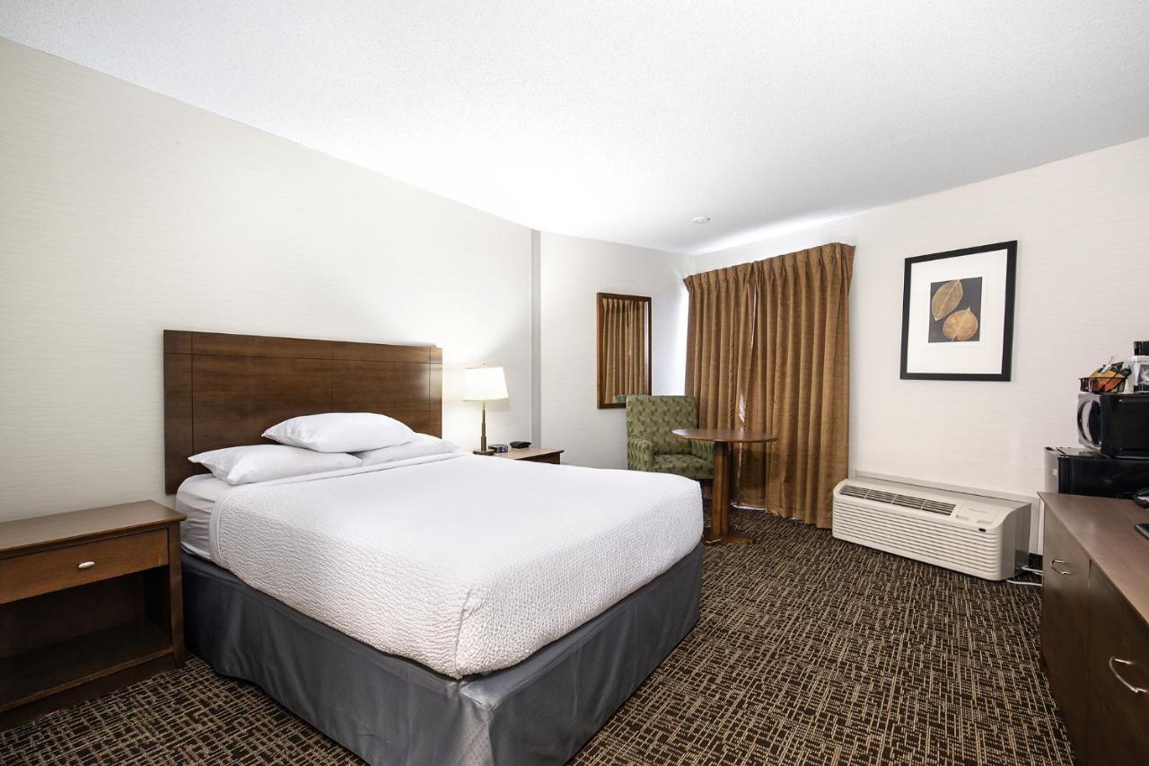 מלון Ramada By Wyndham קמלופס מראה חיצוני תמונה