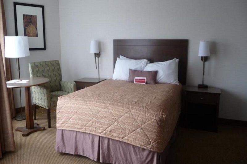 מלון Ramada By Wyndham קמלופס מראה חיצוני תמונה