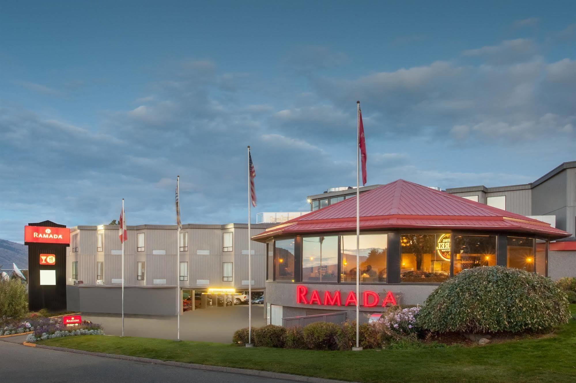 מלון Ramada By Wyndham קמלופס מראה חיצוני תמונה