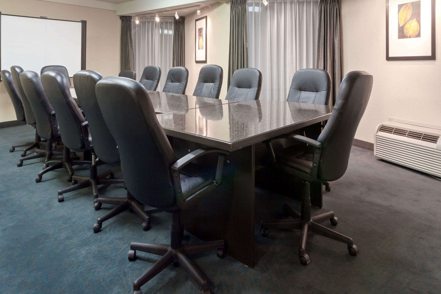 מלון Ramada By Wyndham קמלופס מראה חיצוני תמונה